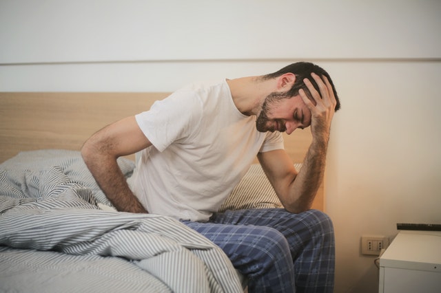 Un homme souffrant d'une maladie rénale