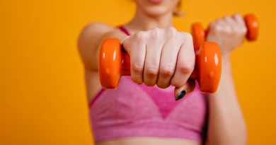 femme qui fait de la gym fitness