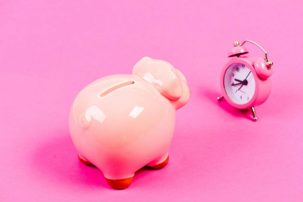une tirelire cochon rose