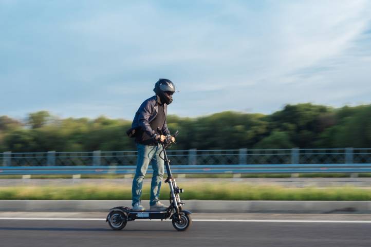 Casque pour conduire une trottinette électrique