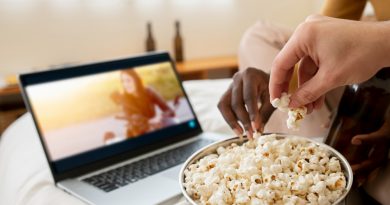 popcorn devant un film
