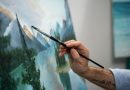 une personne paignant un tableau