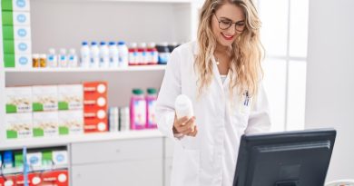 une secrétaire en pharmacie