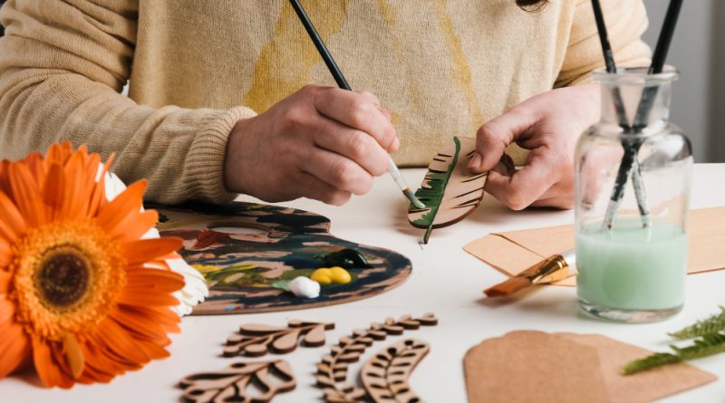 une personne en art appliqué