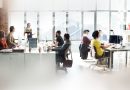 des personnes dans des bureaux d'entreprise