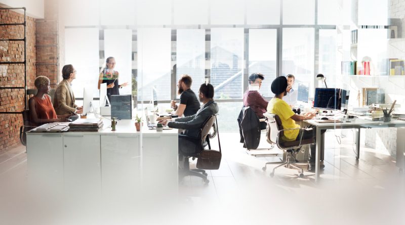 des personnes dans des bureaux d'entreprise