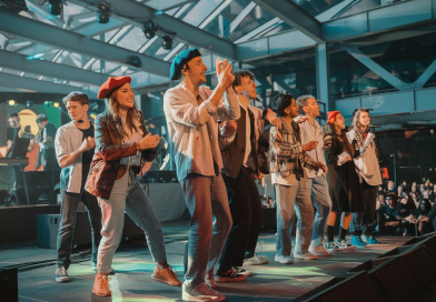 découvrez les 10 jeunes chanteurs français qui s'imposent sur la scène musicale en 2025. suivez leurs parcours, leurs styles uniques et les raisons qui les rendent incontournables cette année.