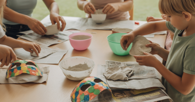 découvrez notre recette simple et écologique pour réaliser du papier mâché. apprenez à créer des objets décoratifs et ludiques tout en préservant l'environnement grâce à des matériaux recyclés. idéal pour les activités manuelles en famille ou à l'école!