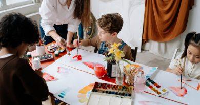 Enfants qui dessinent