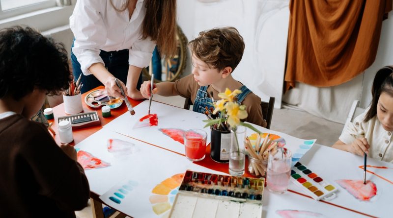 Enfants qui dessinent