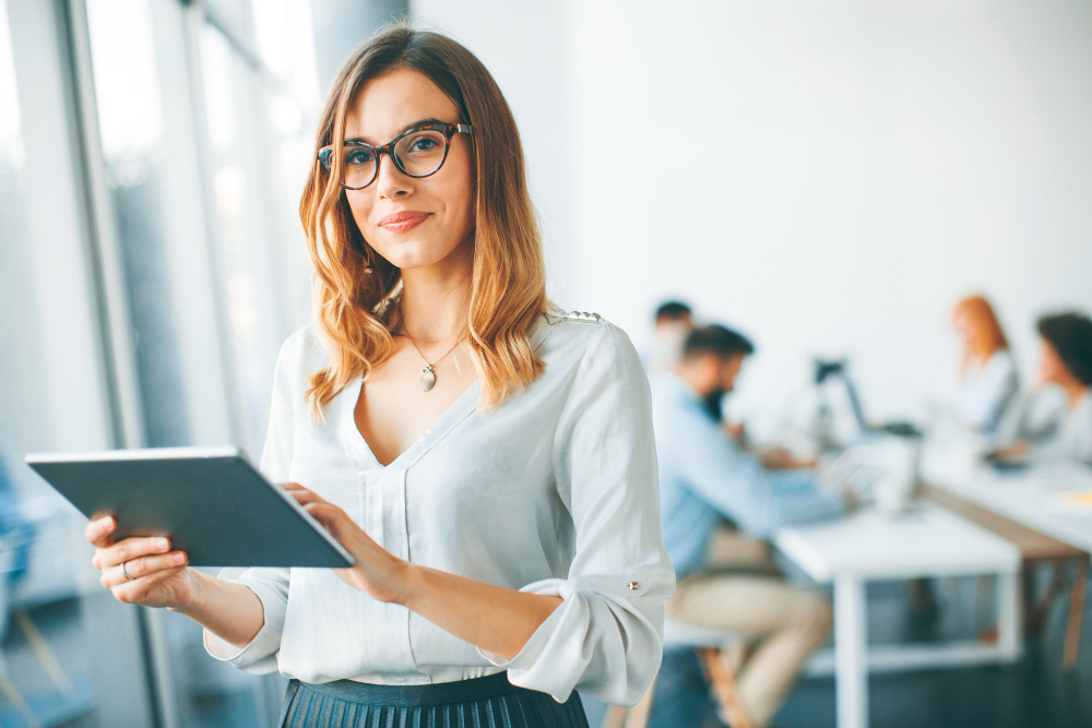 femme au travail dans un bureau