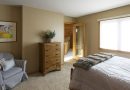 chambre avec une commode
