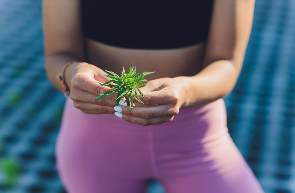 une femme avec du CBD